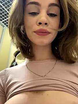 Snapshot of Street_young chatting on 12.04.24 Street young online show from 12.04.24