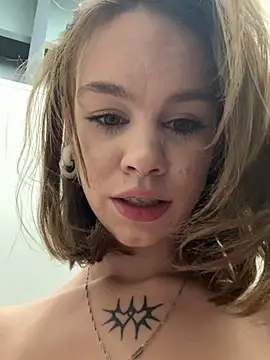 Snapshot of Street_young chatting on 12.08.24 Street young online show from 12.08.24