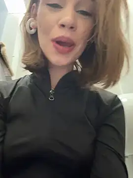 Snapshot of Street_young chatting on 12.12.24 Street young online show from 12.12.24