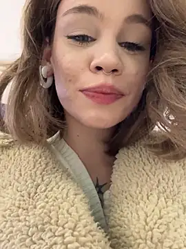 Snapshot of Street_young chatting on 12.13.24 Street young online show from 12.13.24