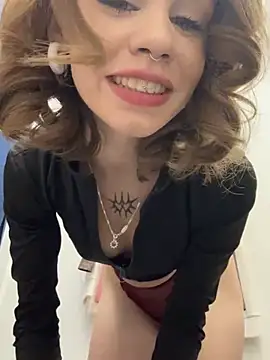 Snapshot of Street_young chatting on 12.14.24 Street young online show from 12.14.24