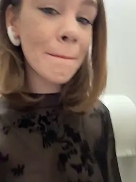 Snapshot of Street_young chatting on 01.11.25 Street young online show from 01.11.25