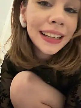 Snapshot of Street_young chatting on 01.12.25 Street young online show from 01.12.25