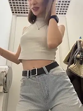 Snapshot of Street_young chatting on 01.26.25 Street young online show from 01.26.25