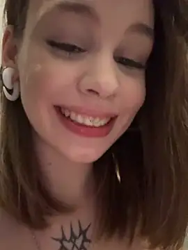 Snapshot of Street_young chatting on 02.13.25 Street young online show from 02.13.25