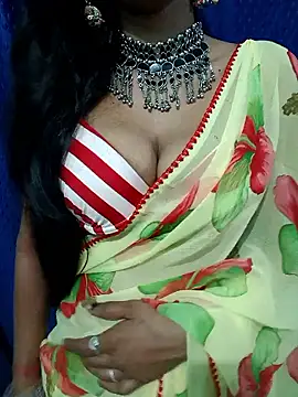 Snapshot of Savita_hotmom chatting on 06.03.26 Savita hotmom online show from 06.03.26