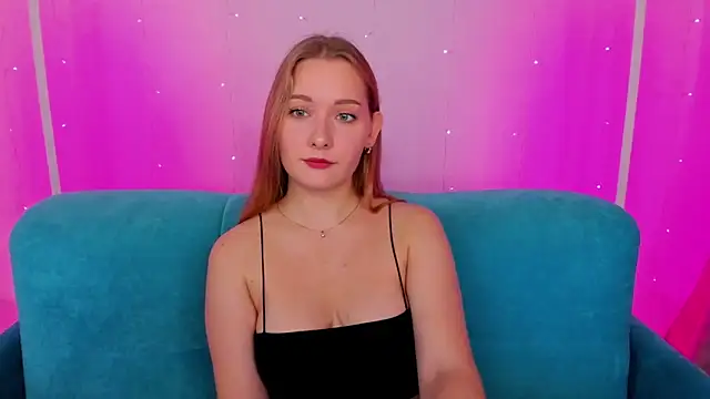 Snapshot of AlinaVice chatting on 10.31.25 AlinaVice online show from 10.31.25