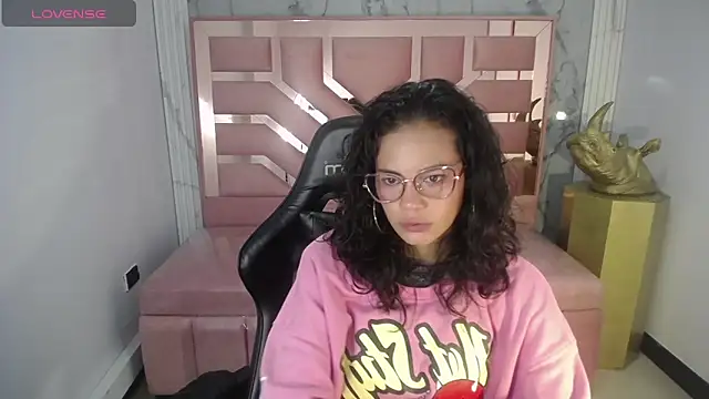 Snapshot of Tyna_ch chatting on 01.15.25 Tyna ch online show from 01.15.25