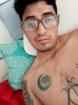 Snapshot of ale3J4a chatting on 10.27.25 ale3J4a online show from 10.27.25