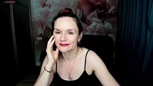 AriaGray online show from 11.25.25