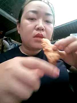 Snapshot of VyOanh2K chatting on 02.02.26 VyOanh2K online show from 02.02.26