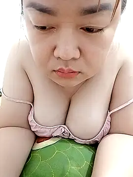 Snapshot of VyOanh2K chatting on 02.09.26 VyOanh2K online show from 02.09.26