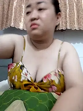 Snapshot of VyOanh2K chatting on 02.19.26 VyOanh2K online show from 02.19.26