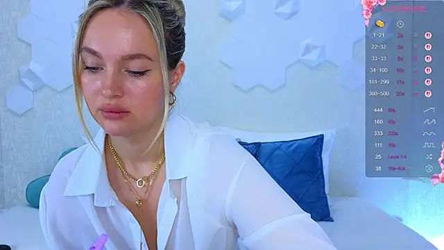 Lynna Sparks online show from 10.10.25