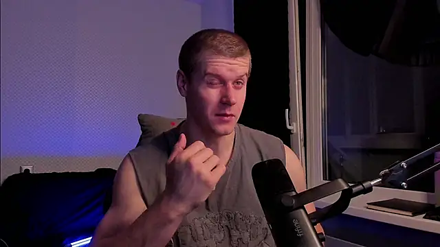 Snapshot of Bruno_Banani chatting on 09.30.25 Bruno Banani online show from 09.30.25