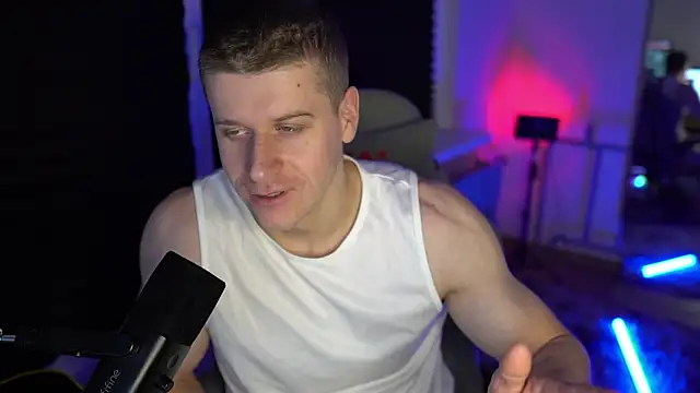 Snapshot of Bruno_Banani chatting on 10.17.25 Bruno Banani online show from 10.17.25