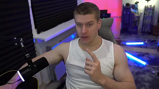 Snapshot of Bruno_Banani chatting on 10.20.25 Bruno Banani online show from 10.20.25