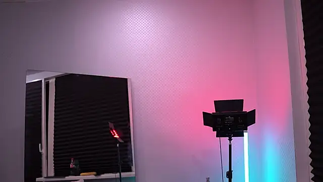 Snapshot of Bruno_Banani chatting on 10.27.25 Bruno Banani online show from 10.27.25