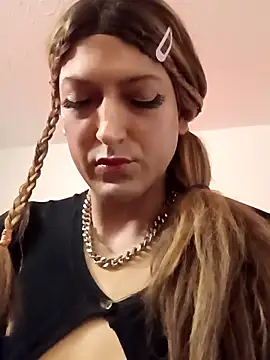 Snapshot of sissytrapdolly24 chatting on 10.04.25 sissytrapdolly24 online show from 10.04.25