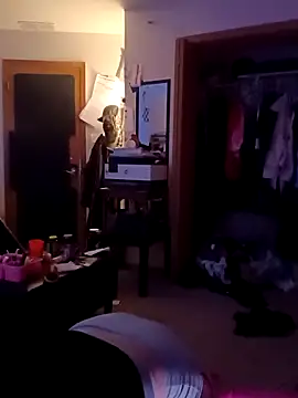 Snapshot of sissytrapdolly24 chatting on 10.19.25 sissytrapdolly24 online show from 10.19.25