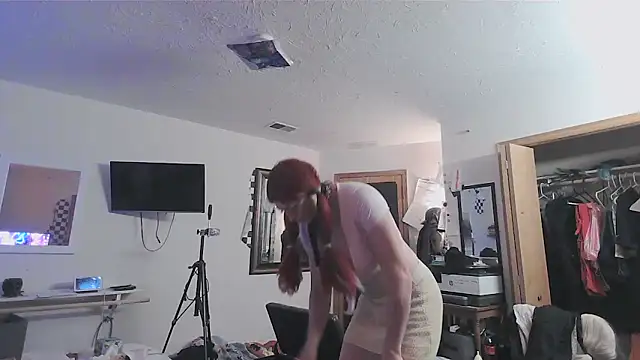 Snapshot of sissytrapdolly24 chatting on 10.26.25 sissytrapdolly24 online show from 10.26.25