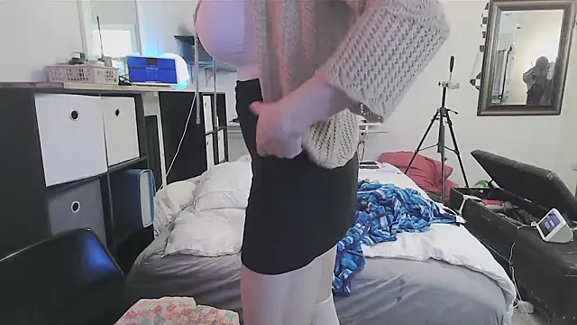 Snapshot of sissytrapdolly24 chatting on 10.27.25 sissytrapdolly24 online show from 10.27.25