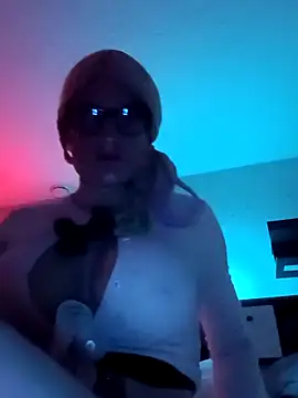 Snapshot of sissytrapdolly24 chatting on 11.12.25 sissytrapdolly24 online show from 11.12.25