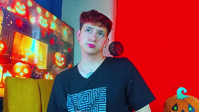 Snapshot of GabyThoms chatting on 10.16.25 GabyThoms online show from 10.16.25