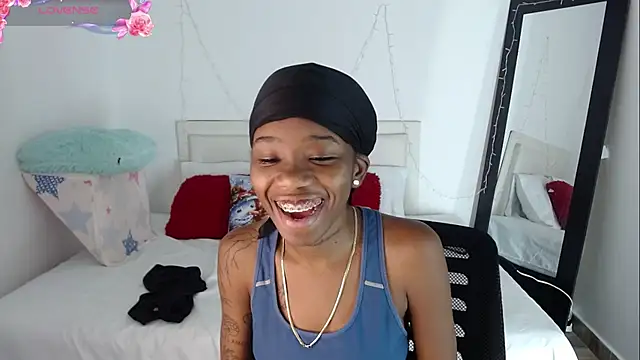 Snapshot of Rihana_hot01 chatting on 12.04.24 Rihana hot01 online show from 12.04.24