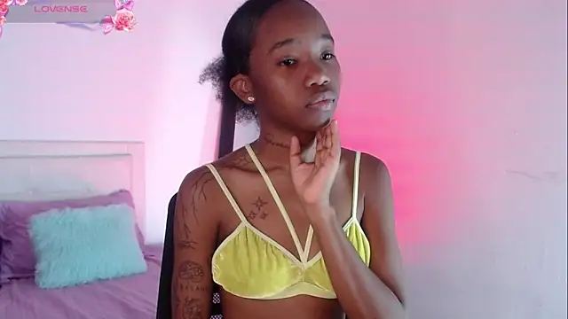 Snapshot of Rihana_hot01 chatting on 01.10.25 Rihana hot01 online show from 01.10.25