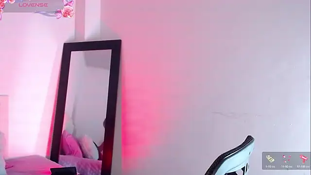 Snapshot of Rihana_hot01 chatting on 01.12.25 Rihana hot01 online show from 01.12.25