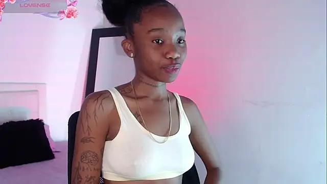 Snapshot of Rihana_hot01 chatting on 01.18.25 Rihana hot01 online show from 01.18.25