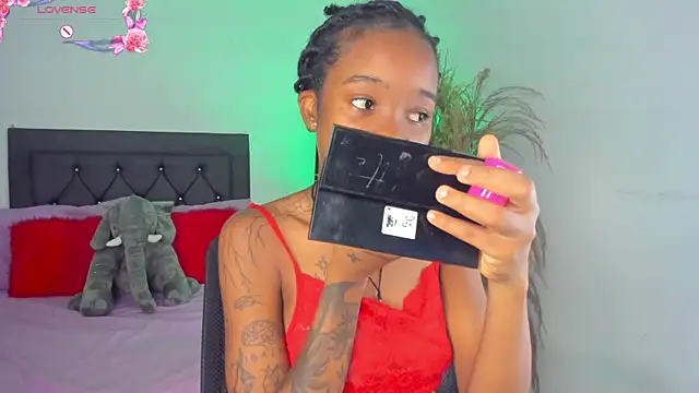 Snapshot of Rihana_hot01 chatting on 03.05.25 Rihana hot01 online show from 03.05.25