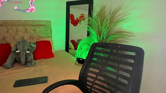 Snapshot of Rihana_hot01 chatting on 03.21.25 Rihana hot01 online show from 03.21.25