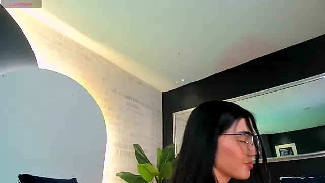 Snapshot of LucianaMillerX chatting on 01.13.25 LucianaMillerX online show from 01.13.25