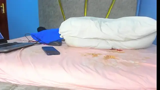 Snapshot of Pretty_Shall chatting on 10.15.25 Pretty Shall online show from 10.15.25