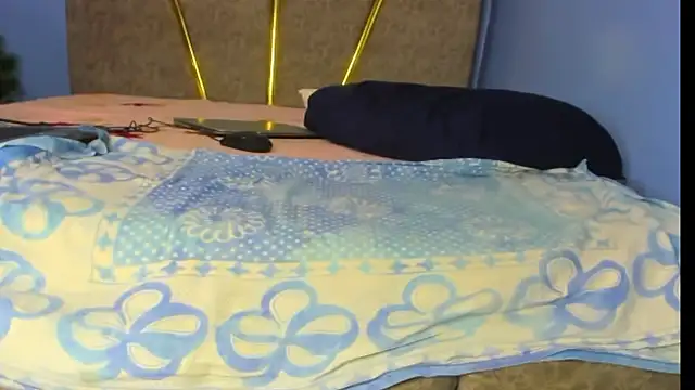 Snapshot of Pretty_Shall chatting on 10.20.25 Pretty Shall online show from 10.20.25