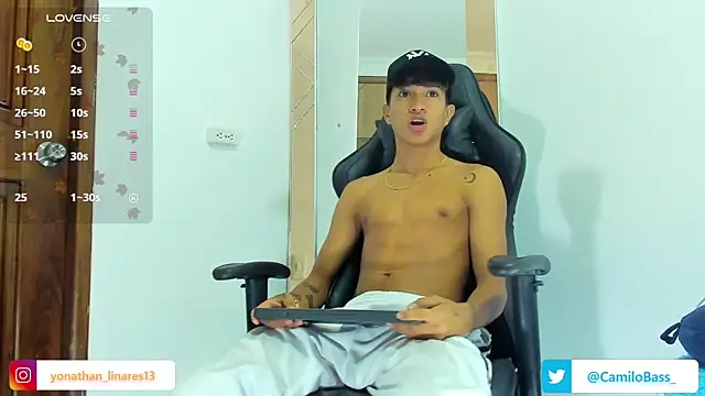 Snapshot of _CamiloBass chatting on 12.19.24 CamiloBass online show from 12.19.24