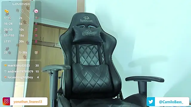 Snapshot of _CamiloBass chatting on 01.04.25 CamiloBass online show from 01.04.25