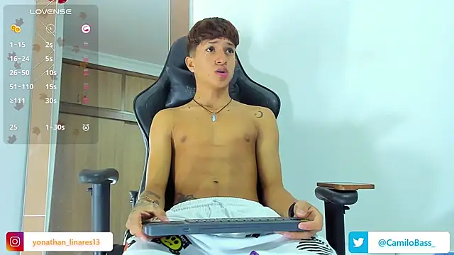 Snapshot of _CamiloBass chatting on 01.12.25 CamiloBass online show from 01.12.25