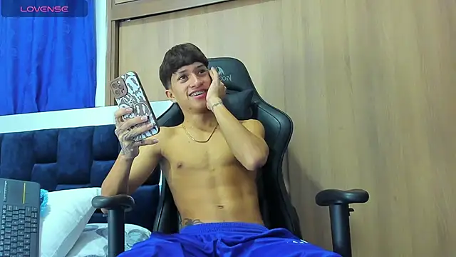 Snapshot of _CamiloBass chatting on 01.31.25 CamiloBass online show from 01.31.25