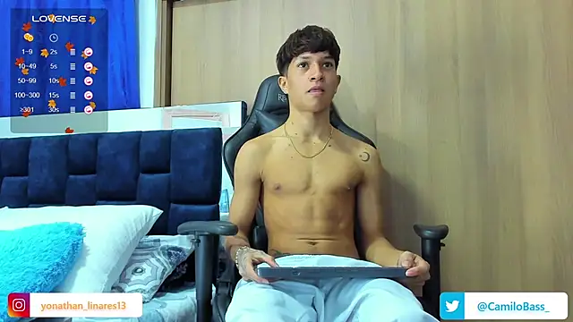 Snapshot of _CamiloBass chatting on 02.07.25 CamiloBass online show from 02.07.25