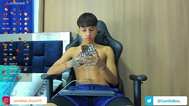 Snapshot of _CamiloBass chatting on 02.08.25 CamiloBass online show from 02.08.25