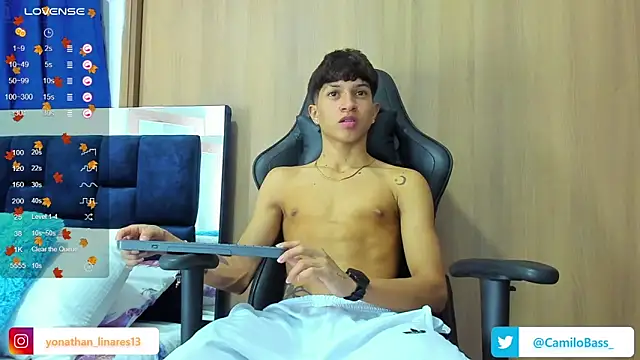 Snapshot of _CamiloBass chatting on 02.13.25 CamiloBass online show from 02.13.25