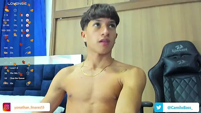 Snapshot of _CamiloBass chatting on 02.16.25 CamiloBass online show from 02.16.25