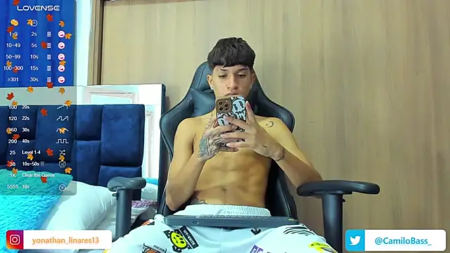 Snapshot of _CamiloBass chatting on 02.22.25 CamiloBass online show from 02.22.25