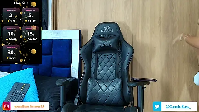 Snapshot of _CamiloBass chatting on 09.13.25 CamiloBass online show from 09.13.25