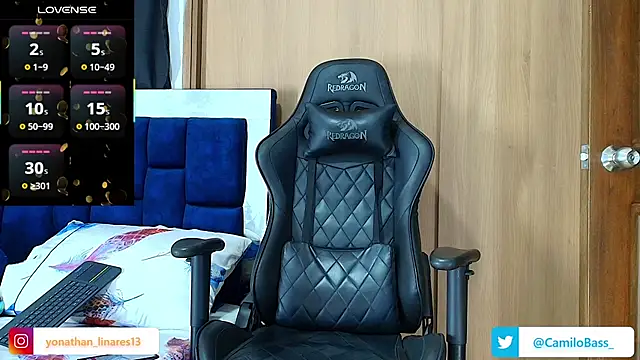 Snapshot of _CamiloBass chatting on 09.21.25 CamiloBass online show from 09.21.25