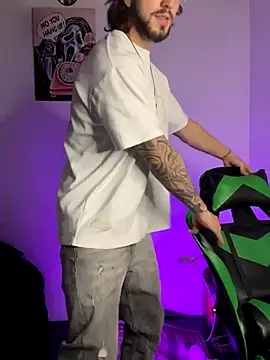 Valentino Xander online show from 01.07.26