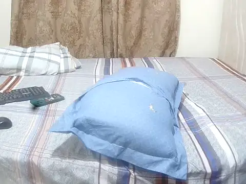 Snapshot of slender_sweet chatting on 10.09.25 slender sweet online show from 10.09.25